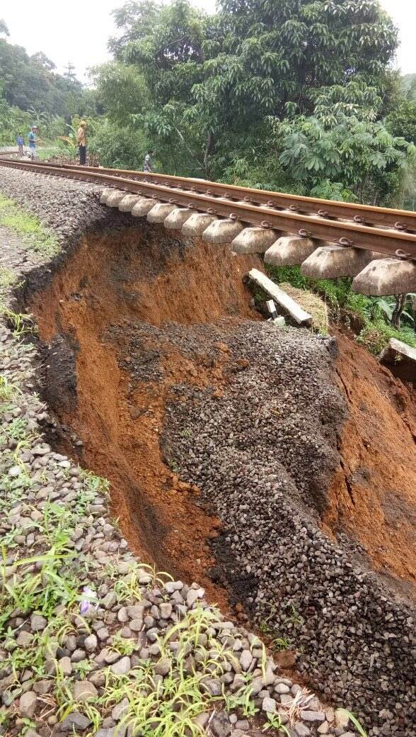 Longsor Di Jalur Puncak Telan Korban Rel Kereta Api Bogor Sukabumi